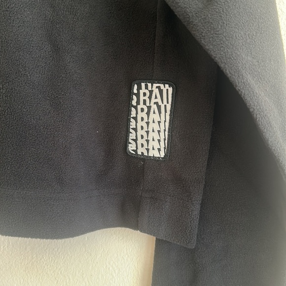 RAINS NWT Black Fleece Crop Sweatshirt - Size Large - Picture 5 of 7